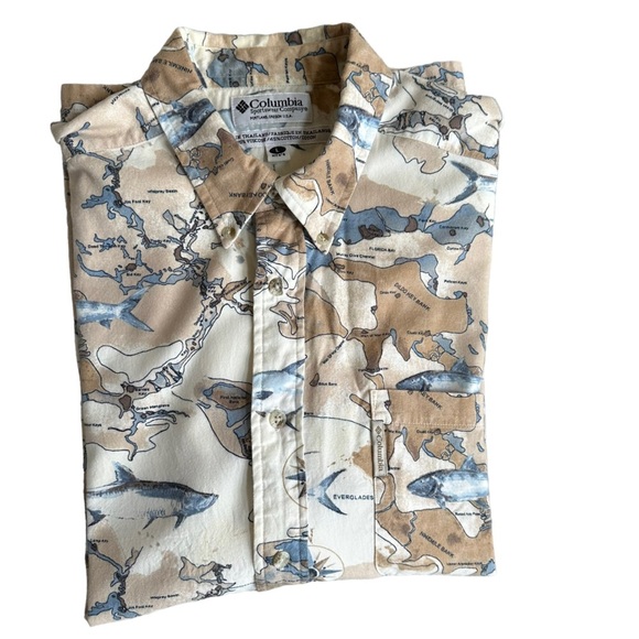 Columbia Short Sleeve Button Up Shirt with Map & Fish Print Size: XL - Picture 10 of 10